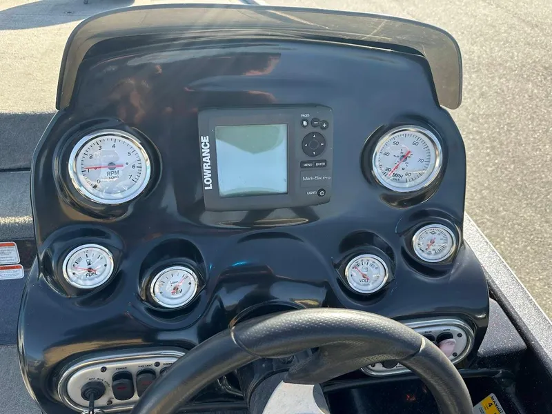 Slide: The Image of Dashboard of a 2013 Nitro Z7 18' boat with gauges and Lowrance display. - 16