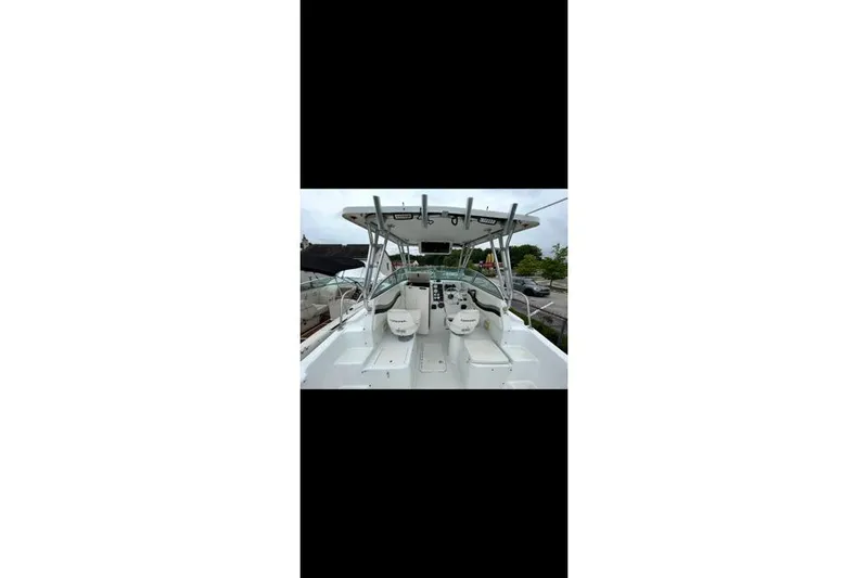 Slide: The Image of 2000 Seaswirl Striper 2600 Walkaround O/B boat interior with seating and controls. - 12