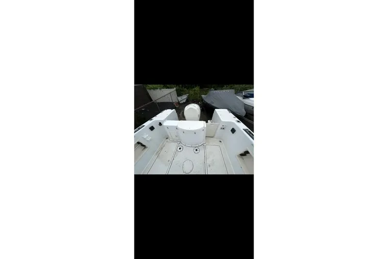 Slide: The Image of 2000 Seaswirl Striper 2600 Walkaround O/B boat deck, spacious and well-maintained. - 13