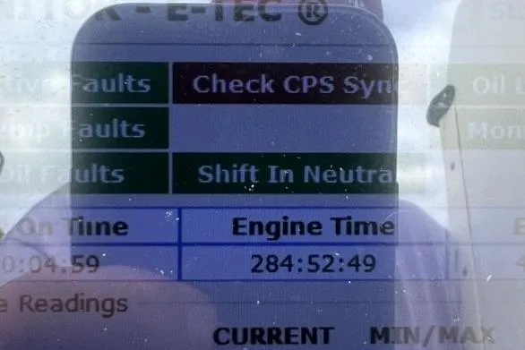 Slide: The Image of Display screen showing engine diagnostics for 2000 Seaswirl Striper 2600 Walkaround O/B. - 15