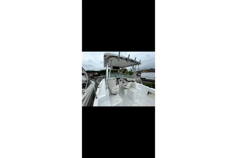 Slide: The Image of 2000 Seaswirl Striper 2600 Walkaround O/B boat interior with seating and controls. - 9