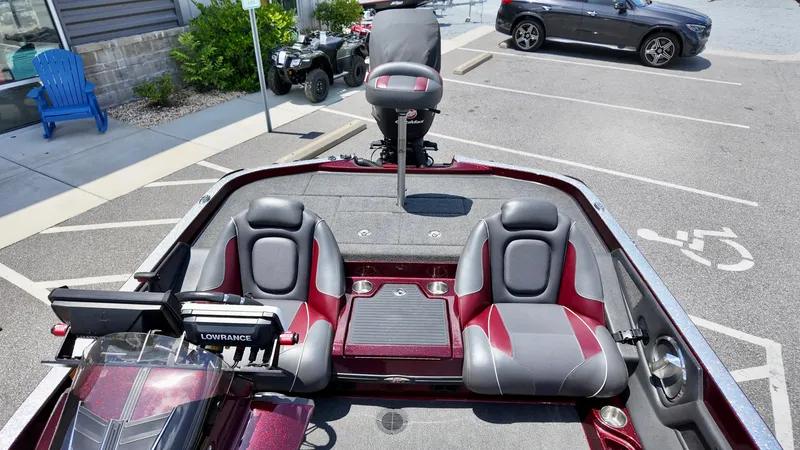 Slide: The Image of 2018 Ranger Z 518c boat interior with dual seats and fishing equipment. - 8