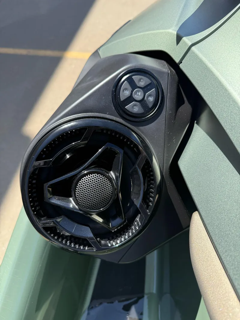 Slide: The Image of Sea-Doo GTX Limited 300 2022 - 10