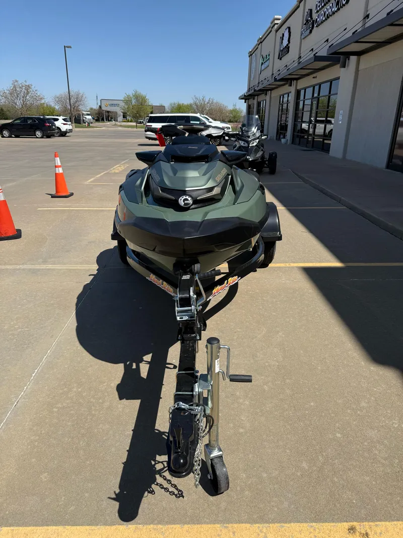 Slide: The Image of Sea-Doo GTX Limited 300 2022 - 3