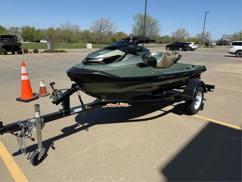 Slide: The Image of Sea-Doo GTX Limited 300 2022 - 4