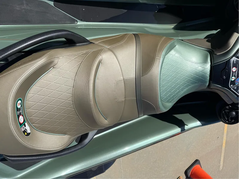 Slide: The Image of Sea-Doo GTX Limited 300 2022 - 9