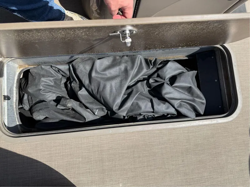 Slide: The Image of Sun Tracker Party Barge 22 DLX 2023 - 18