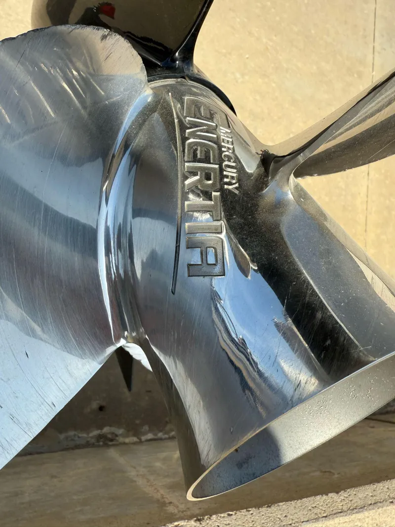 Slide: The Image of Sun Tracker Party Barge 22 DLX 2023 - 22