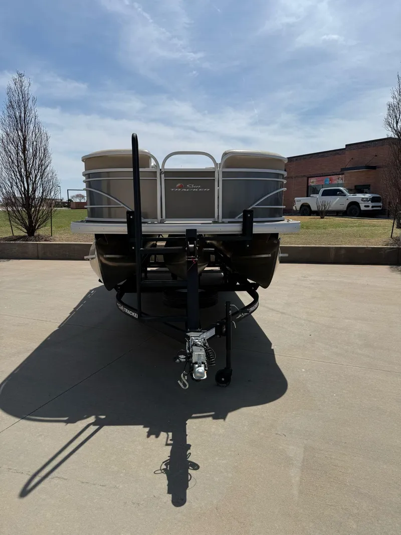 Slide: The Image of Sun Tracker Party Barge 22 DLX 2023 - 3