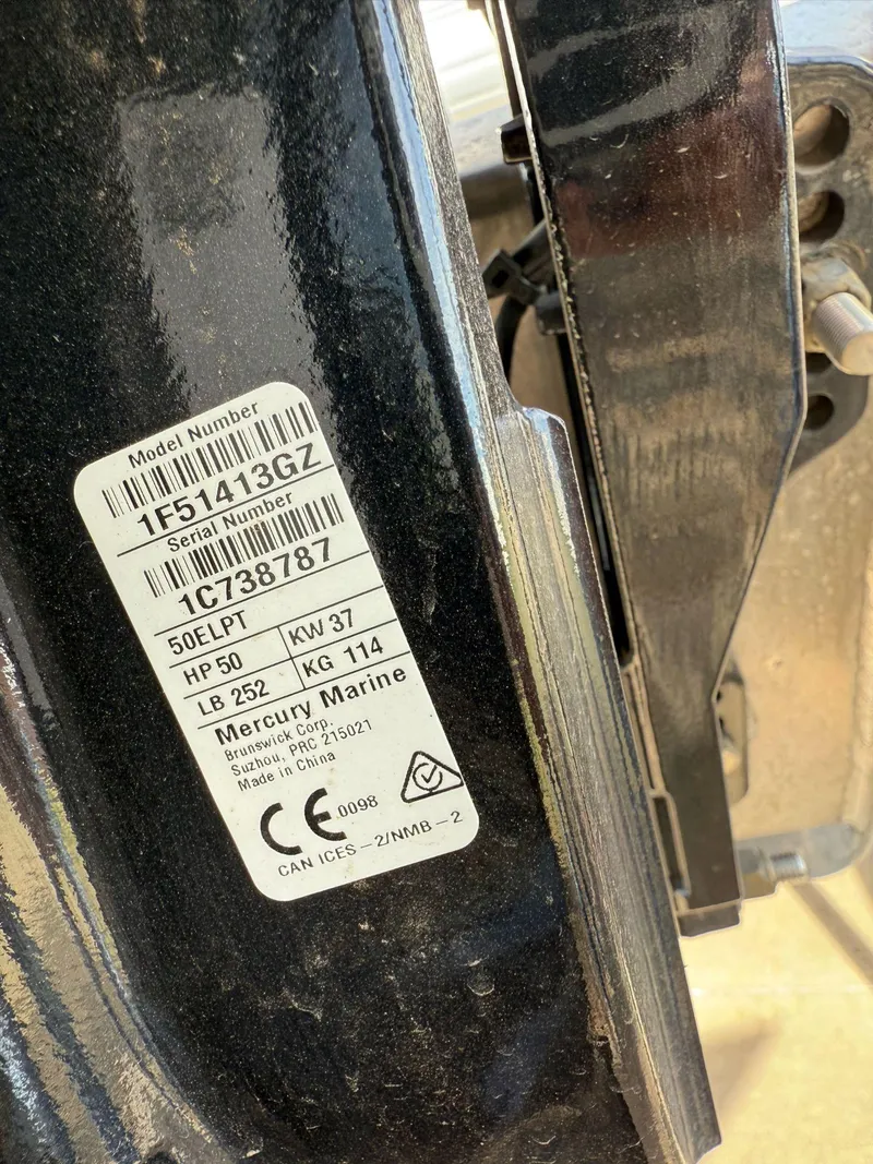 Slide: The Image of Sun Tracker Party Barge 22 DLX 2023 - 9