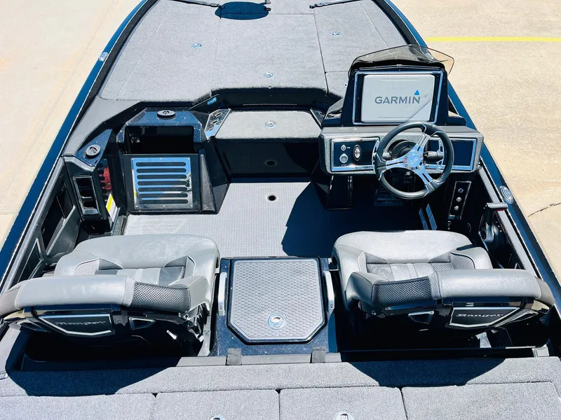 Slide: The Image of 2024 Ranger Z520R Ranger Cup Equipped boat interior with Garmin navigation system. - 33