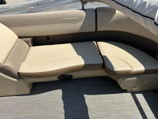 Slide: The Image of Veranda Relax RC VR22RC 2025 - 10