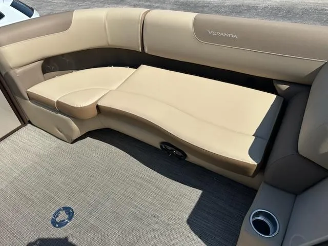 Slide: The Image of Veranda Relax RC VR22RC 2025 - 13