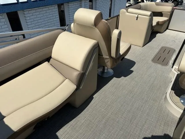 Slide: The Image of Veranda Relax RC VR22RC 2025 - 8