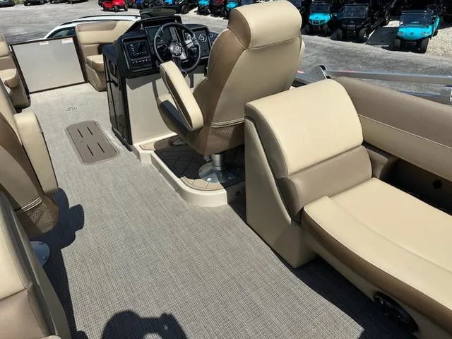 Slide: The Image of Veranda Relax RC VR22RC 2025 - 9