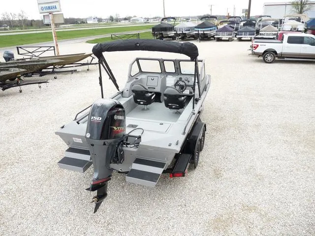 Slide: The Image of SeaArk ProCat 200 2025 - 2