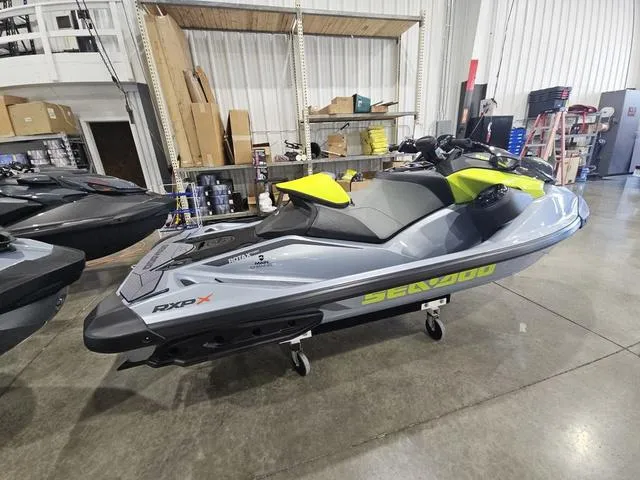 Slide: The Image of Sea-Doo RXP-X™ 325 iBR Ice Metal / Manta Green 2025 - 3