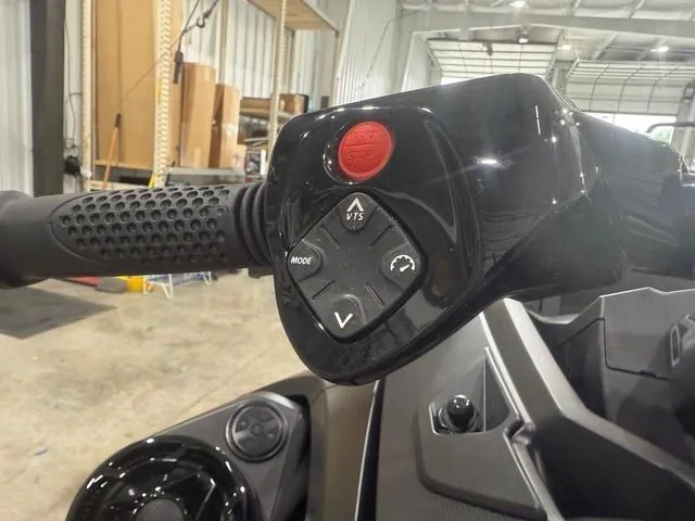 Slide: The Image of Sea-Doo RXT-X 2025 - 5