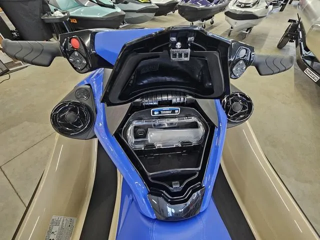 Slide: The Image of Sea-Doo Wake 2025 - 11