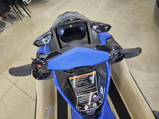 Slide: The Image of Sea-Doo Wake 2025 - 3