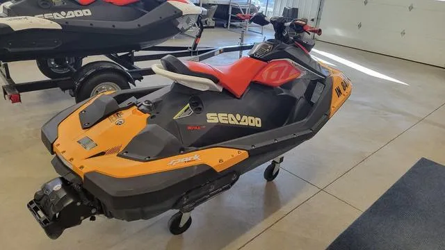 Slide: The Image of Sea-Doo Spark Trixx 2-up Rotax 900 H.O. ACE iBR 2019 - 3
