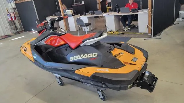 Slide: The Image of Sea-Doo Spark Trixx 2-up Rotax 900 H.O. ACE iBR 2019 - 4
