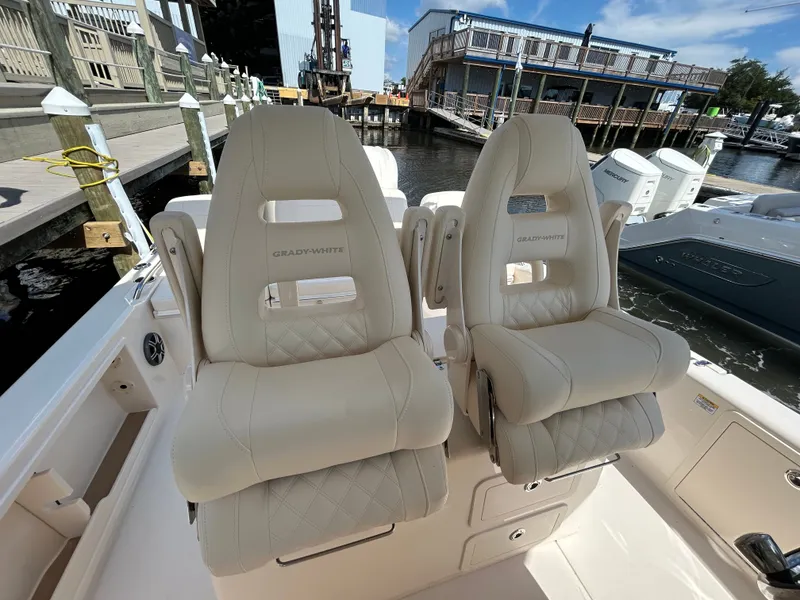 Slide: The Image of Grady-White 281 Coastal Explorer 2026 - 19