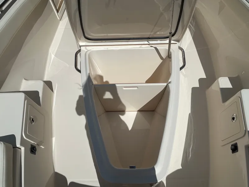 Slide: The Image of Grady-White 281 Coastal Explorer 2026 - 25