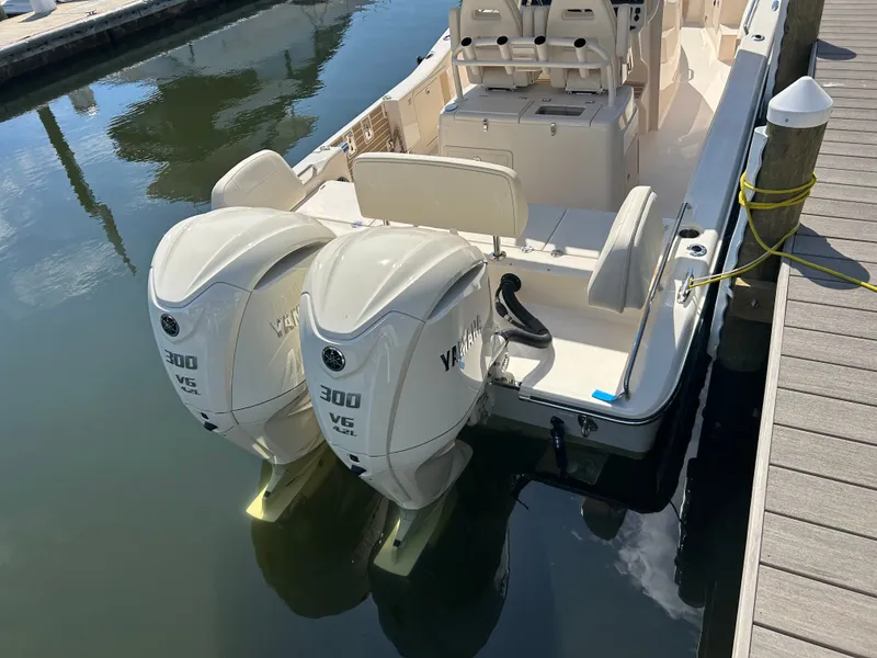 Slide: The Image of Grady-White 281 Coastal Explorer 2026 - 6