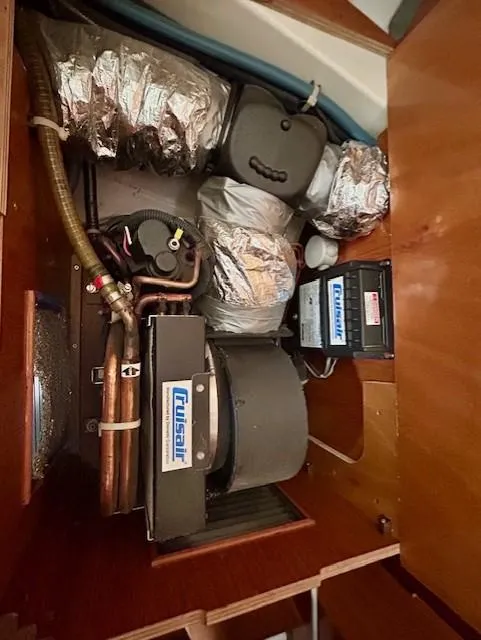 Slide: The Image of Beneteau Oceanis 31 (2008) engine compartment with Crusair system and insulated components. - 36