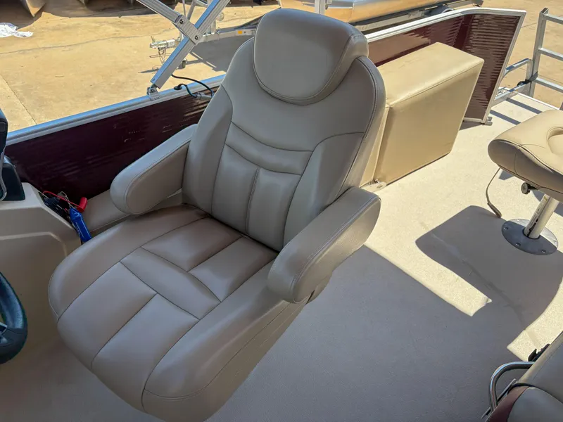 Slide: The Image of Luxurious beige captain's chair on 2019 Sweetwater 2186 FS boat deck. - 7