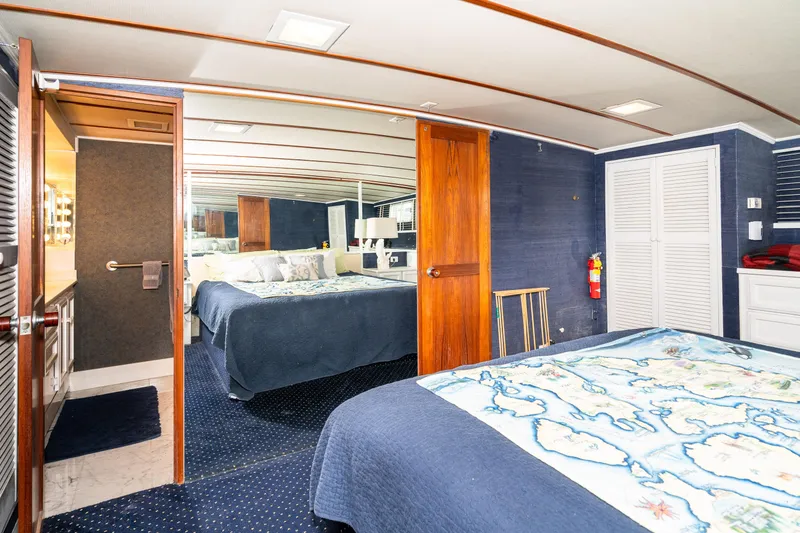 Slide: The Image of McQueen Motoryacht 1980 - 58