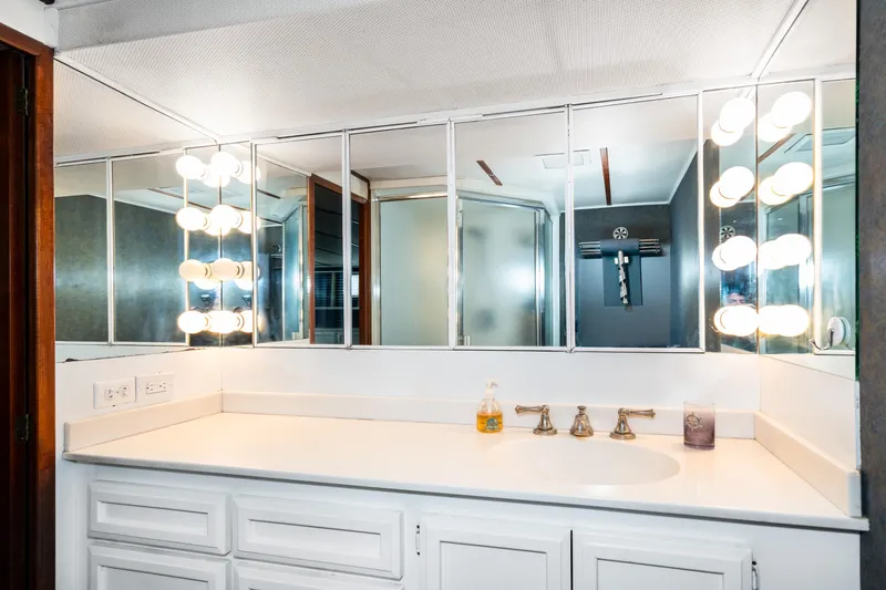 Slide: The Image of McQueen Motoryacht 1980 - 60