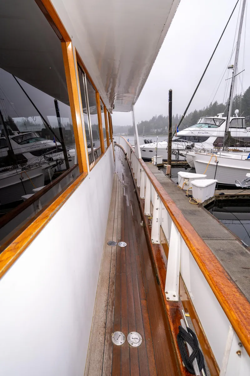 Slide: The Image of McQueen Motoryacht 1980 - 75