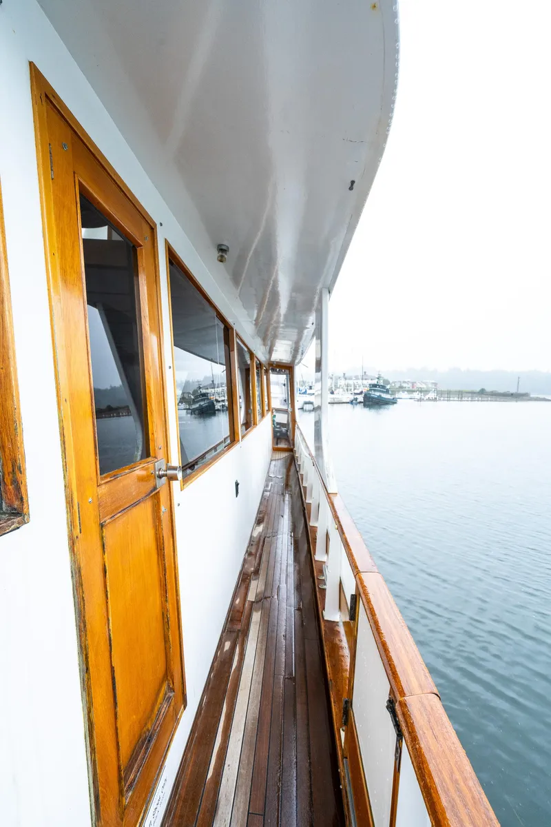 Slide: The Image of McQueen Motoryacht 1980 - 82