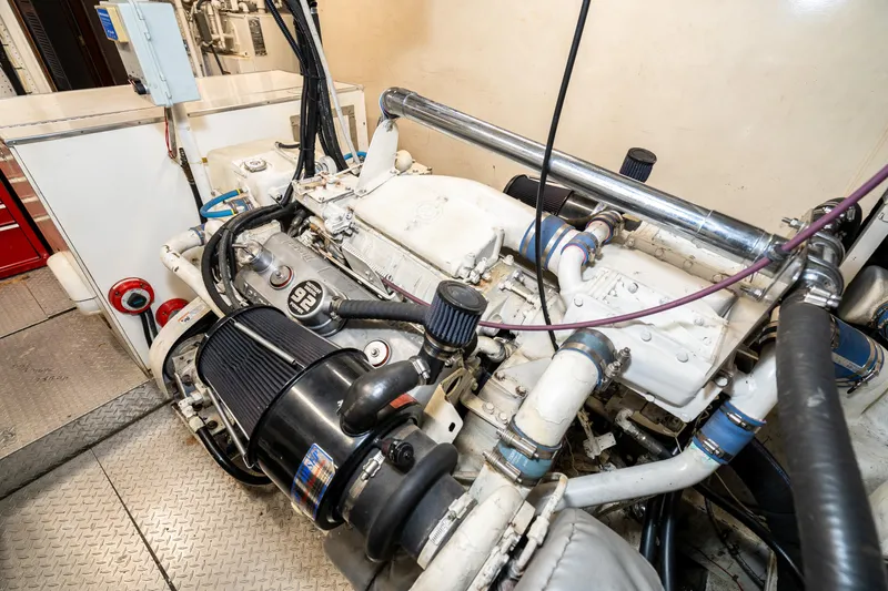 Slide: The Image of McQueen Motoryacht 1980 - 87