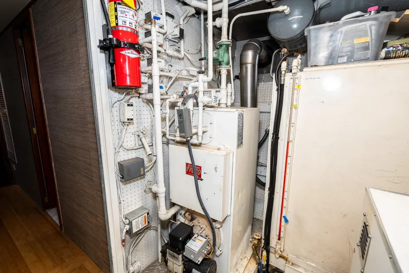 Slide: The Image of McQueen Motoryacht 1980 - 90