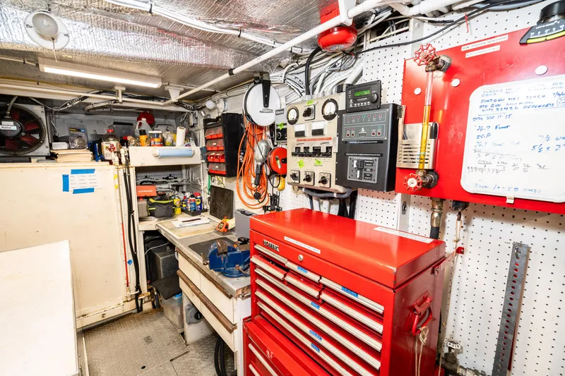 Slide: The Image of McQueen Motoryacht 1980 - 91