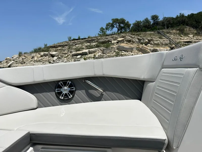 Slide: The Image of Sea Ray SPX 230 2020 - 50