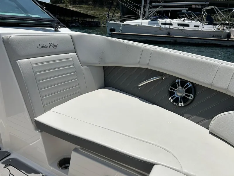 Slide: The Image of Sea Ray SPX 230 2020 - 51