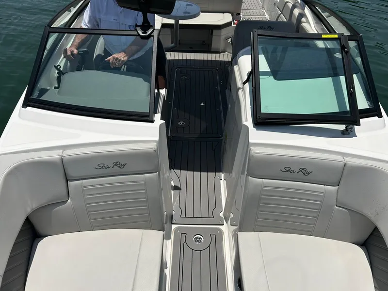 Slide: The Image of Sea Ray SPX 230 2020 - 52