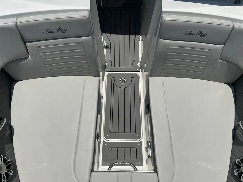 Slide: The Image of Sea Ray SPX 230 2020 - 53