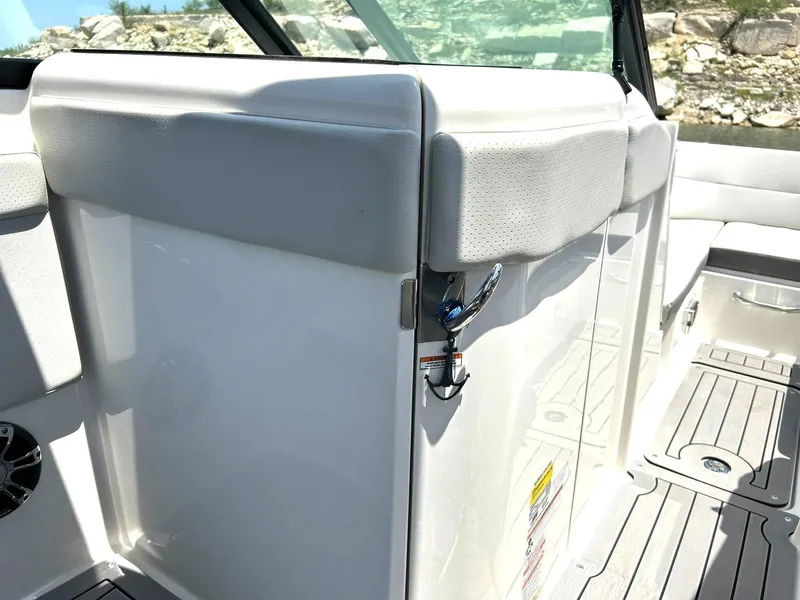 Slide: The Image of Sea Ray SPX 230 2020 - 59