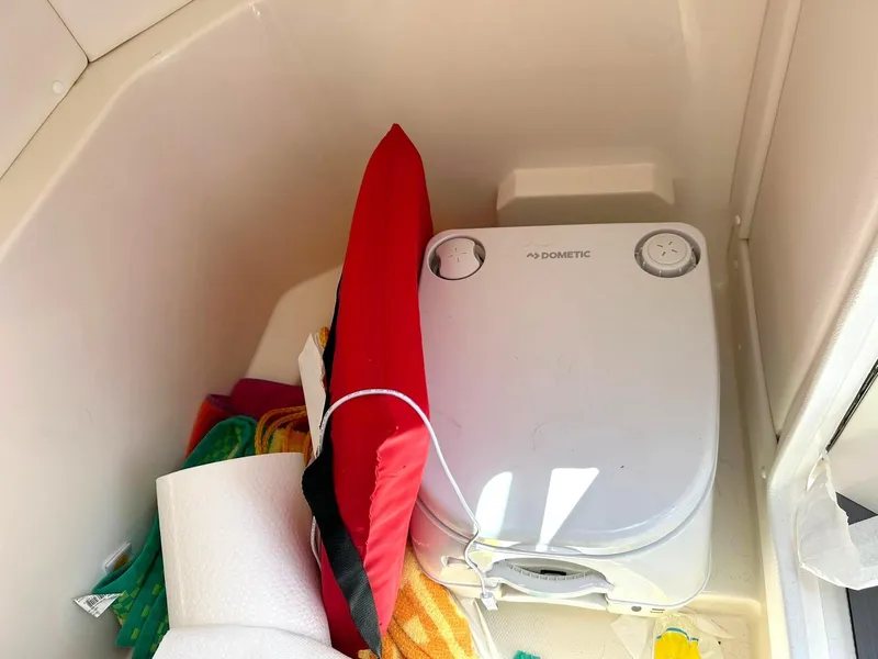 Slide: The Image of Sea Ray SPX 230 2020 - 60