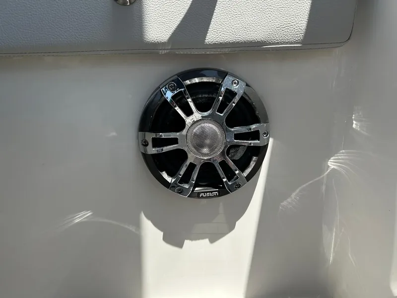 Slide: The Image of Sea Ray SPX 230 2020 - 62