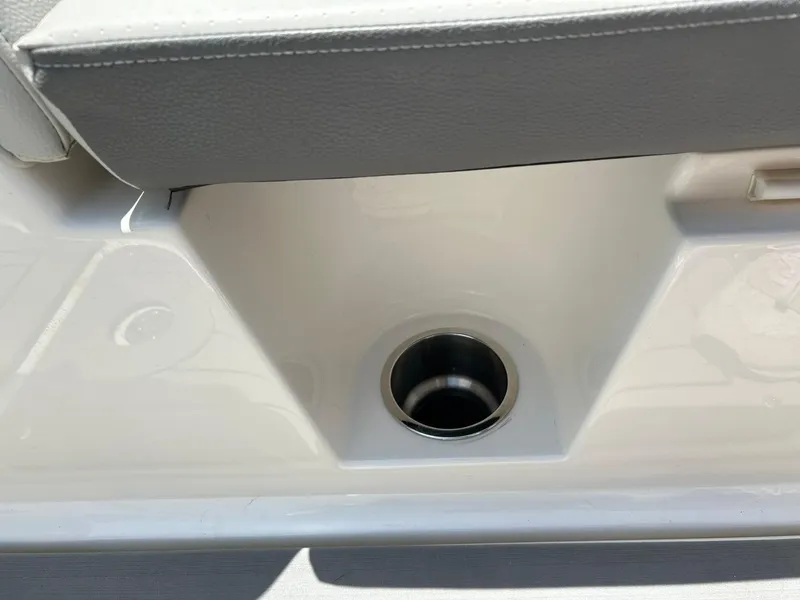 Slide: The Image of Sea Ray SPX 230 2020 - 63