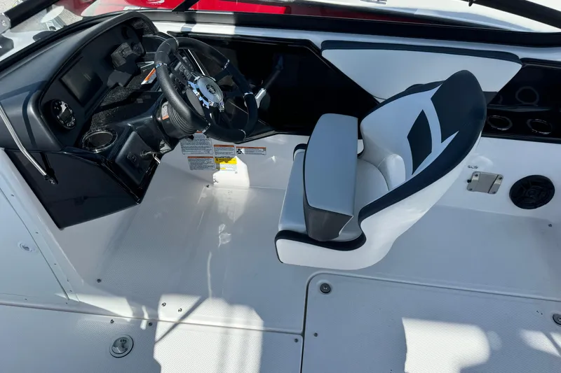 Slide: The Image of 2025 Yamaha Boats SX195 cockpit with modern steering and comfortable seating. - 32