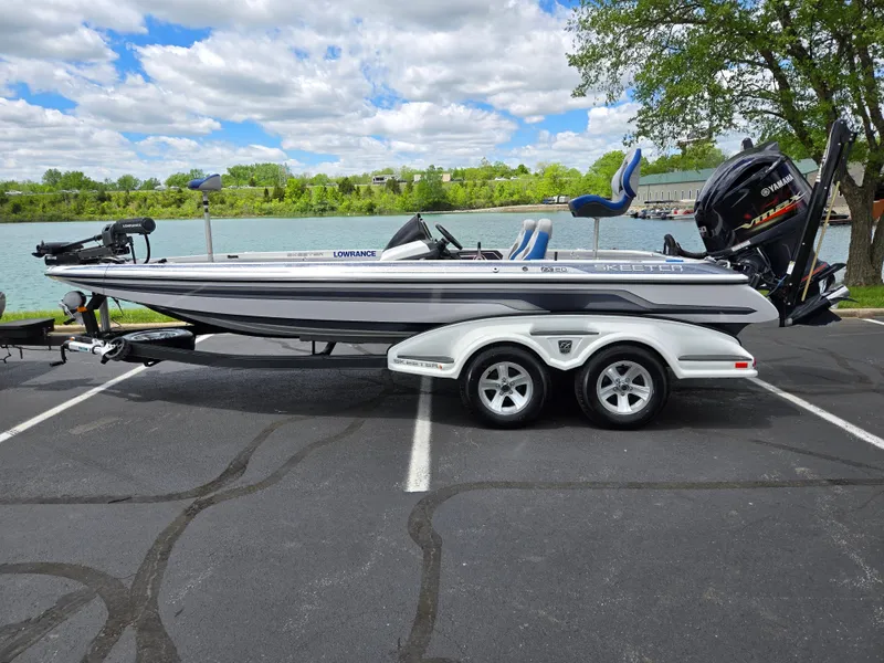 Slide: The Image of 2015 Skeeter FX 20 boat parked by a lake on a sunny day. - 10