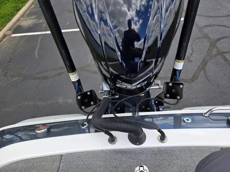 Slide: The Image of 2015 Skeeter FX 20 boat motor with reflection and parking lot background. - 27