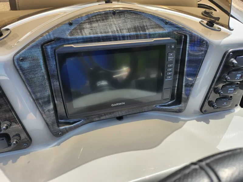 Slide: The Image of Dashboard of 2023 Qwest 8522 Pro Family Fish with Garmin display. - 27